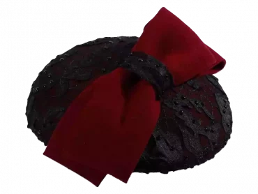 Filz Toque mit Spitzenstoff Schwarz-Rot