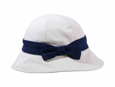 Damenhut Cloche weiss mit blauer Garnitur