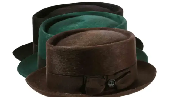 Fedora Melousine in 4 farben aus Haarfilz mit olivfarbenem Rebsband und schwarzem Poispoil