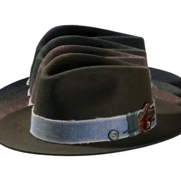 Fedora Bogart Stichelhaar mit Jeans-Hutband und Feder