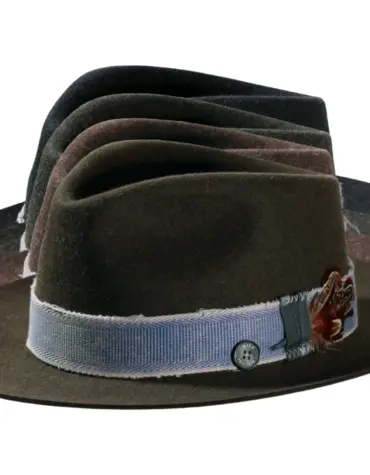 Fedora Bogart Stichelhaar mit Jeans-Hutband und Feder