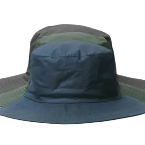 Grün oder Schwarz|Regen-Ölhut mit breiter Krempe in Schwarz|Regen-Ölhut mit breiter Krempe in Olive|Regen-Ölhut mit breiter Krempe in Marineblau||||