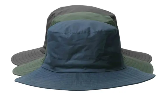 Grün oder Schwarz|Regen-Ölhut mit breiter Krempe in Schwarz|Regen-Ölhut mit breiter Krempe in Olive|Regen-Ölhut mit breiter Krempe in Marineblau||||