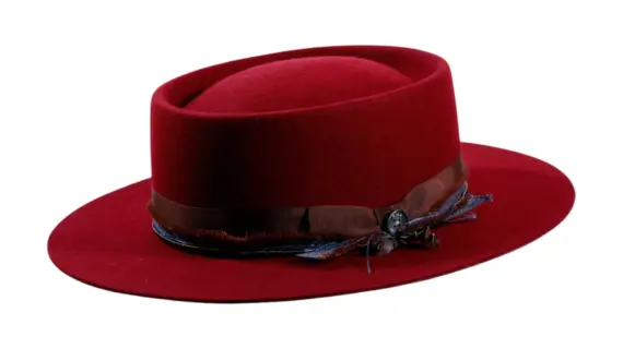 Vaquerohut Hazienda in Burgund mit Jeans-Garnitur und Perlen||||||||||||||||||||||||||||||||||||||||||||||||||||Vaquerohut Hazienda in Anthrazit mit Jeans-Garnitur und Perlen|Vaquerohut Hazienda – Premium Filzhut mit Rebsband und Perlen|Vaquerohut Hazienda in Schlamm mit Jeans-Garnitur und Perlen