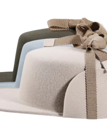 Blau und Moosgrün|Cap Wollfilz mit Ohrenklappen in Elfenbein