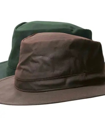 : Gewachster Regenhut aus 100 % Baumwolle in Dunkelbraun und Olive