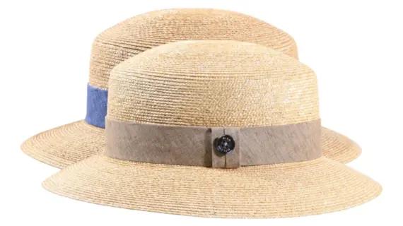 Cloche-Hut aus Naturstroh mit Leinenband in Blau oder Sand|Cloche-Hut aus Naturstroh mit Leinenband in Blau oder Sand|Cloche-Hut aus Naturstroh mit Leinenband in Blau oder Sand|||