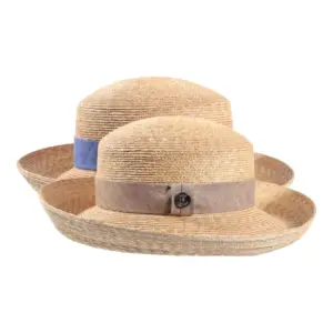 Aufschlaghut Straw Addicted aus Weizenstroh mit ciel- oder sandfarbenem Leinenband