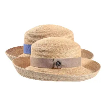 Aufschlaghut Straw Addicted aus Weizenstroh mit ciel- oder sandfarbenem Leinenband