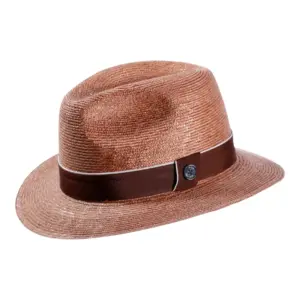 Fedora Strohhut in Nougat mit braunem Band und Risa Knopf||Fedora Strohhut in Nougat mit braunem Band und Risa Knopf|Fedora Strohhut in Nougat mit braunem Band und Risa Knopf|Fedora Strohhut in Nougat mit braunem Band und Risa Knopf|Fedora Strohhut in Nougat mit braunem Band und Risa Knopf