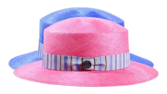 Damenhut Cloche aus Parasisol in Pink oder Gucci-Blau mit gestreiftem Seidenband|Damenhut Cloche aus Parasisol in Pink oder Gucci-Blau mit gestreiftem Seidenband|Damenhut Cloche aus Parasisol in Pink oder Gucci-Blau mit gestreiftem Seidenband|||
