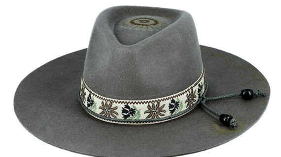Westernhut mit Prägung aus Wollfilz in Steingrau