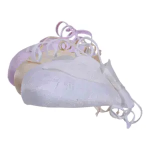 Beige und Rosa mit dekorativen Bögen|Toque aus Sisal in Weiss