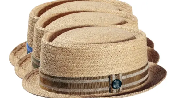Porkpie Strohhut aus Raffia mit gestreiftem Leinenband|||Porkpie Strohhut aus Raffia mit gestreiftem Leinenband||Porkpie Strohhut aus Raffia mit gestreiftem Leinenband|Porkpie Strohhut aus Raffia mit gestreiftem Leinenband|Porkpie Strohhut aus Raffia mit gestreiftem Leinenband