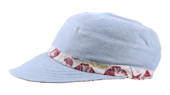 Leinenkappe Liegestuhlhut Ginko in Ciel mit floraler Garnitur und Schirm|