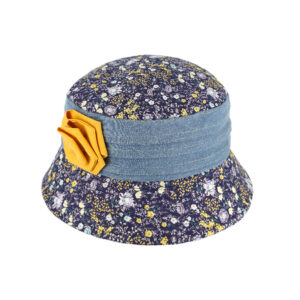 Stoffhut Blumenmuster mit Jeans Raffung und Blüte – hochwertige Kopfbedeckung von Fiebig bei Hut Factory Schweiz
