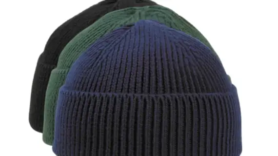 Olive und Marine|Sommer Strickmütze uni in Schwarz