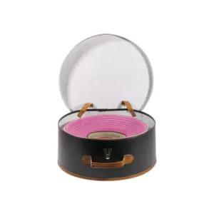 geöffnet und geschlossen in Medium und Large|Schwarzer Hutkoffer mit braunen Details