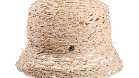 Bucket Hut aus Raffia natur mit offener Flechtstruktur