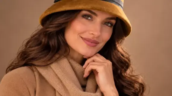 Cloche Damenhut Golden Velours in Gold aus 100 % Hasenhaar