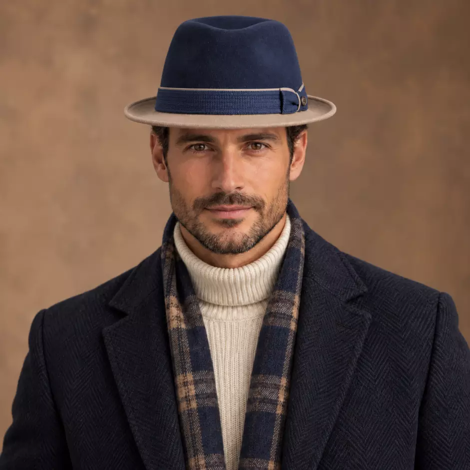Trilby Indigo-Beige aus Wollfilz mit jeansblauem Kopf und mittelbeigem Rand
